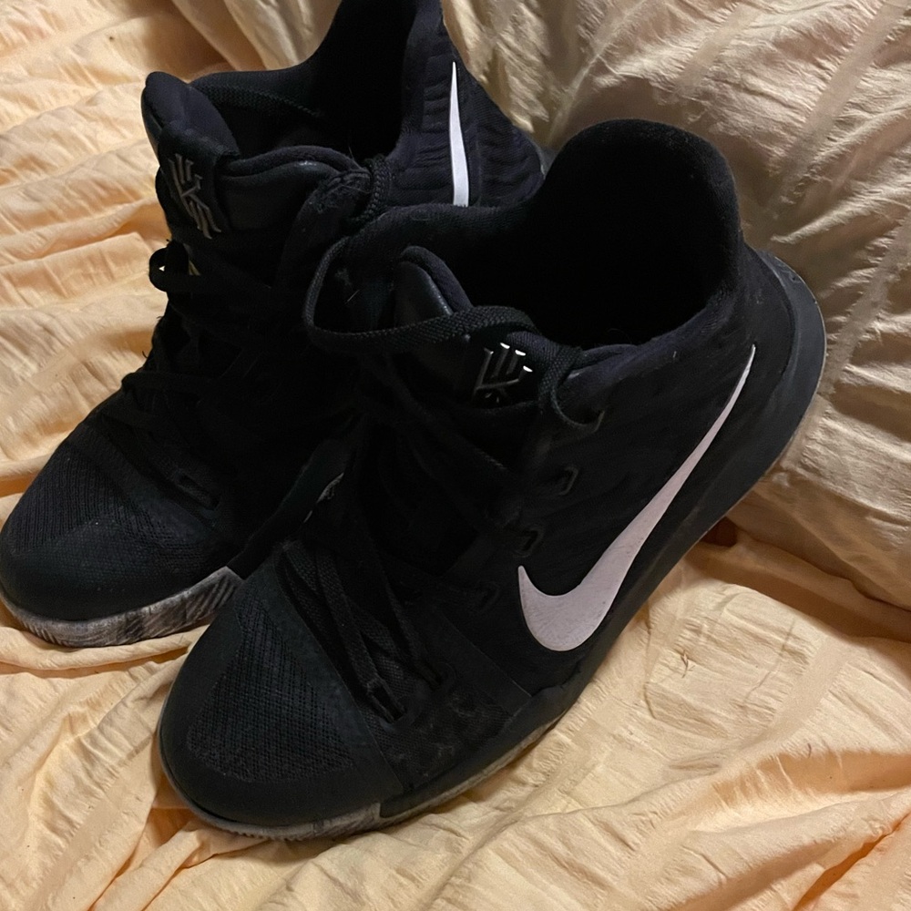 Kyrie Irving Nike Shoes Guc Size 4.5 Y